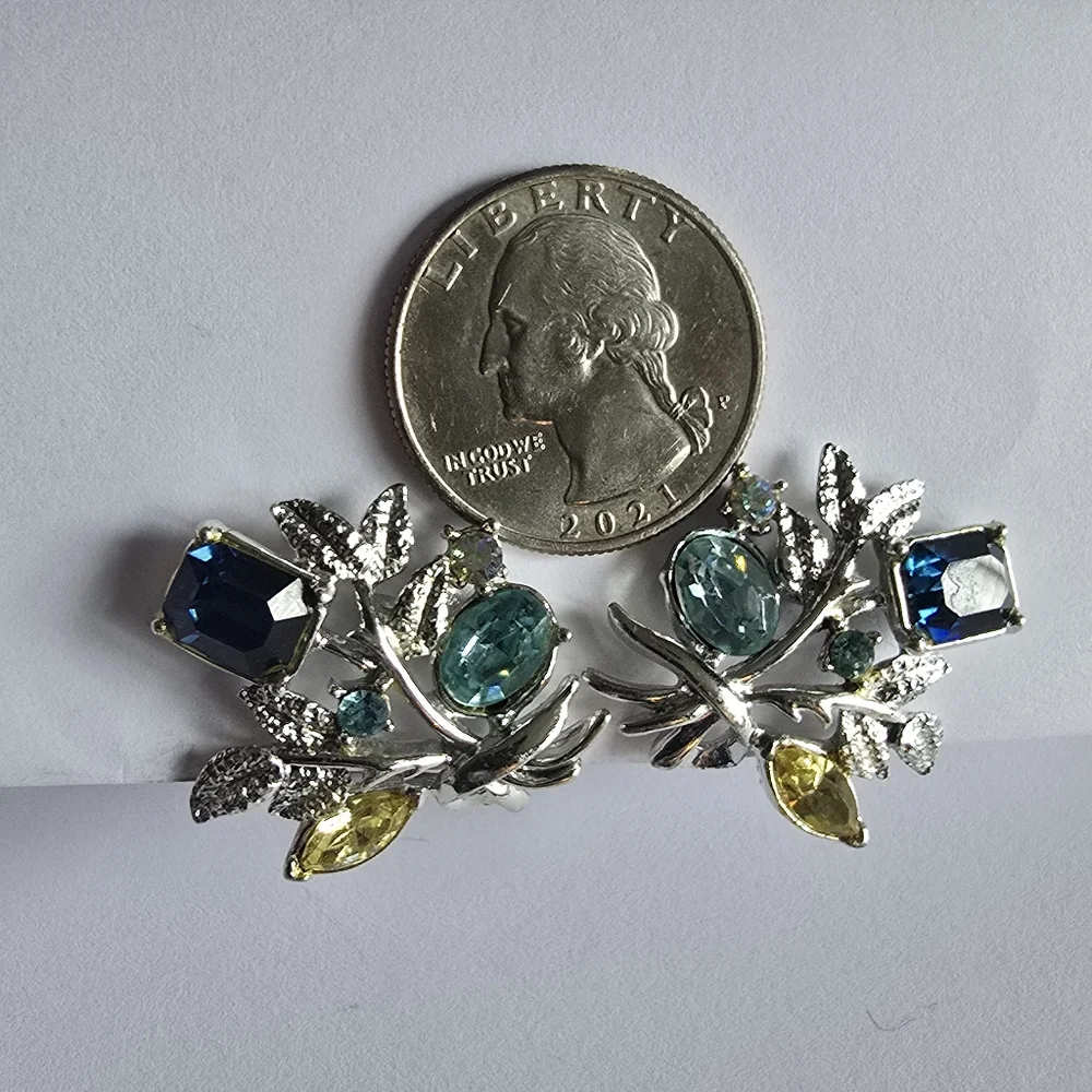 Vintage earrings floral silver tone rhinestones clip on clipon retro